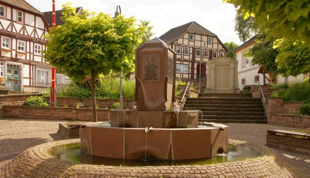 Stadtimpressionen_Eschershausen_Marktbrunnen_Solling_Vogler_Region